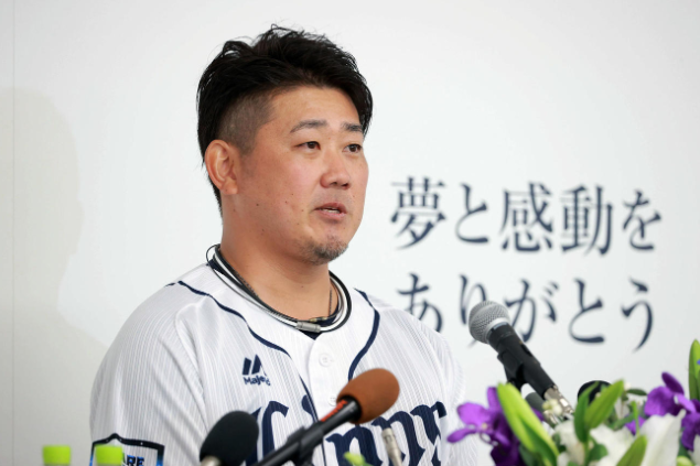 現役引退を発表する松坂大輔さん